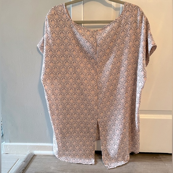 Multicolor Geo Print Open Back Georgette Blouse - Picture 5 of 8